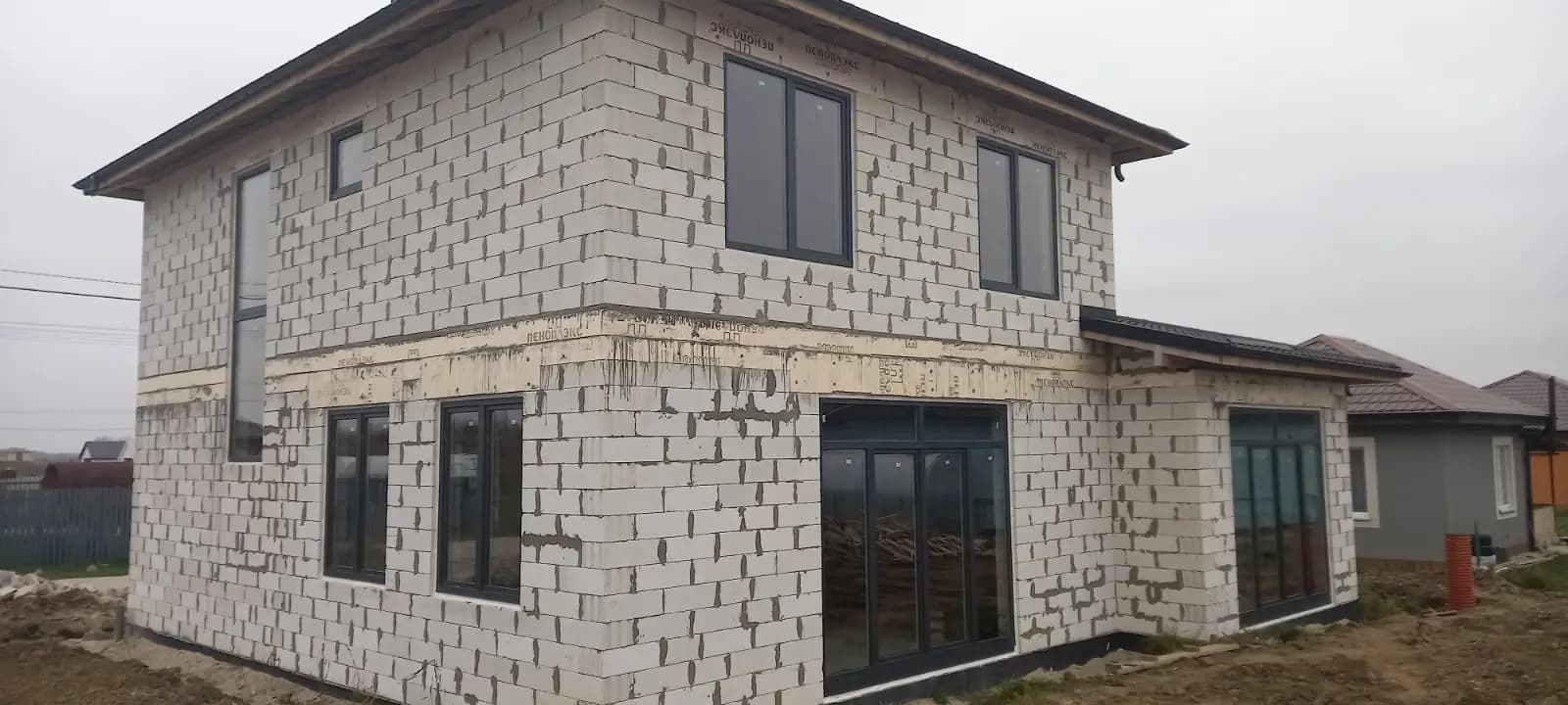 Комплексное остекление частного дома в посёлке Сосновка